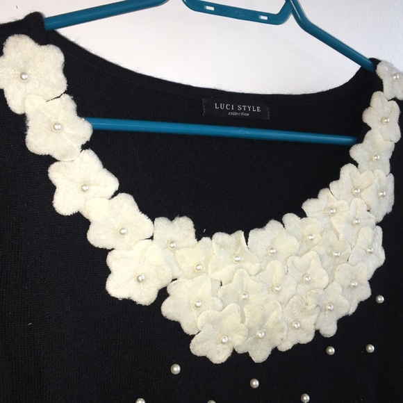 SOLD! 2/$20 Vintage Knit Short sleeves sweater - Picture 6 of 7